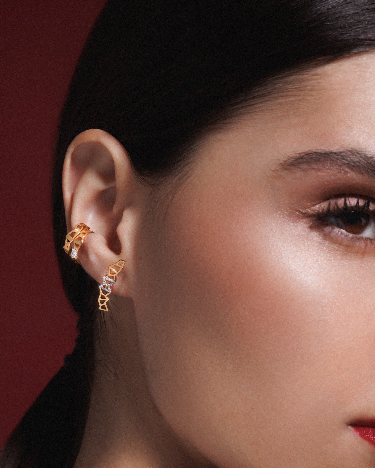 THE REFLECTION GOLD EARCUFF