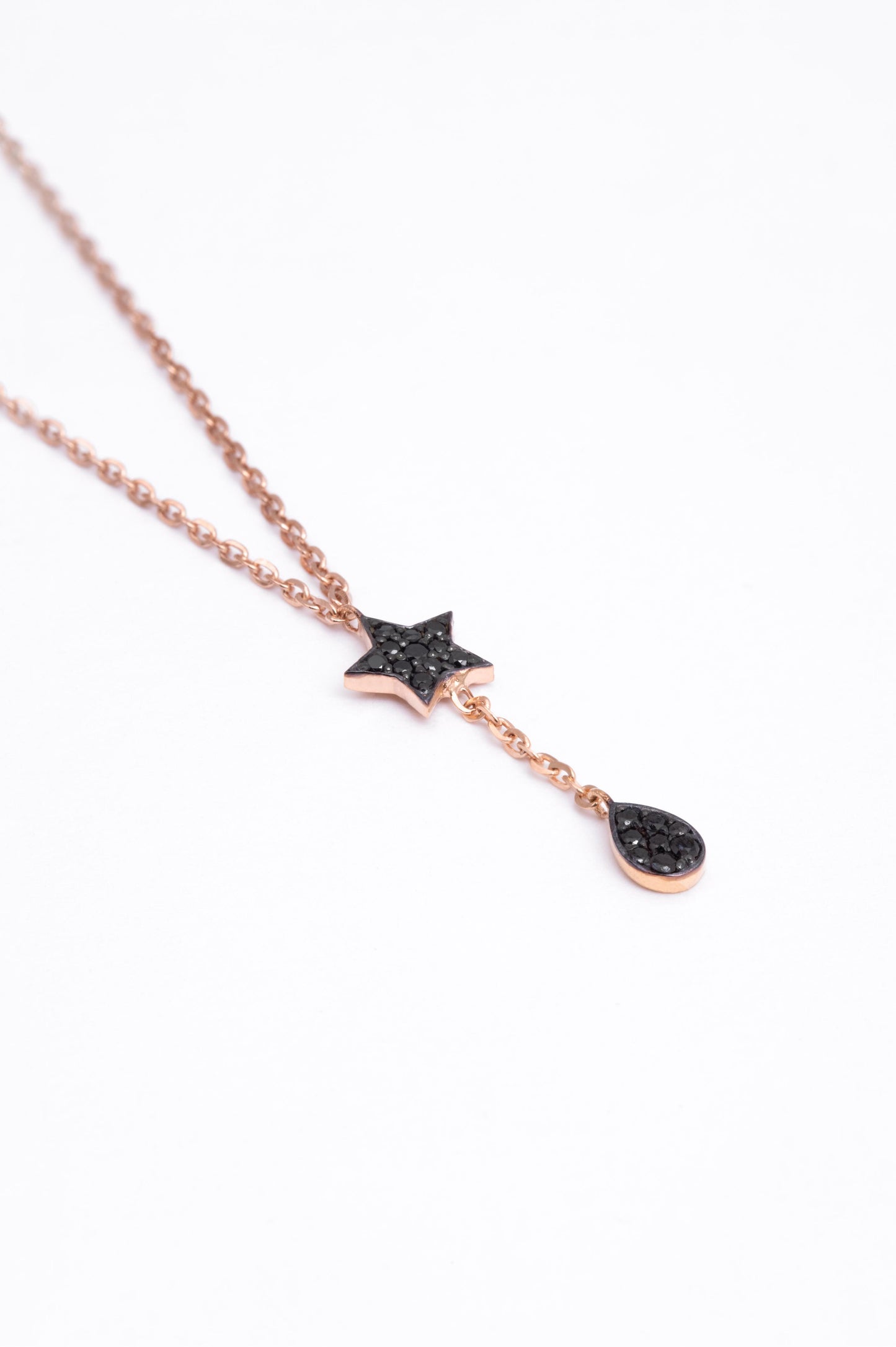 THE V STAR NECKLACE